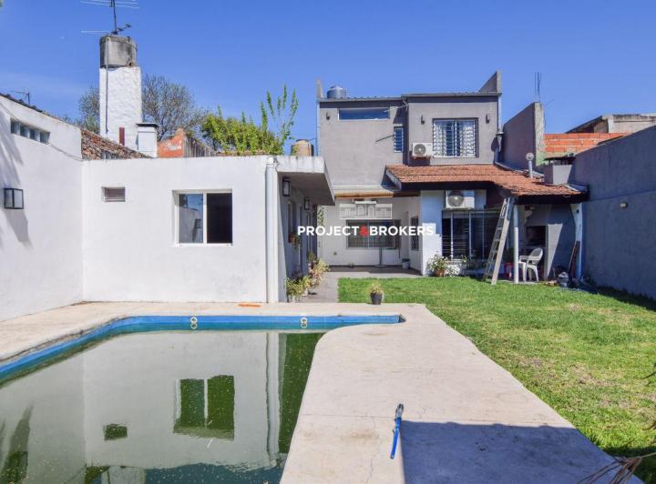 Casa · 270m² · 6 Ambientes · 1 Cochera