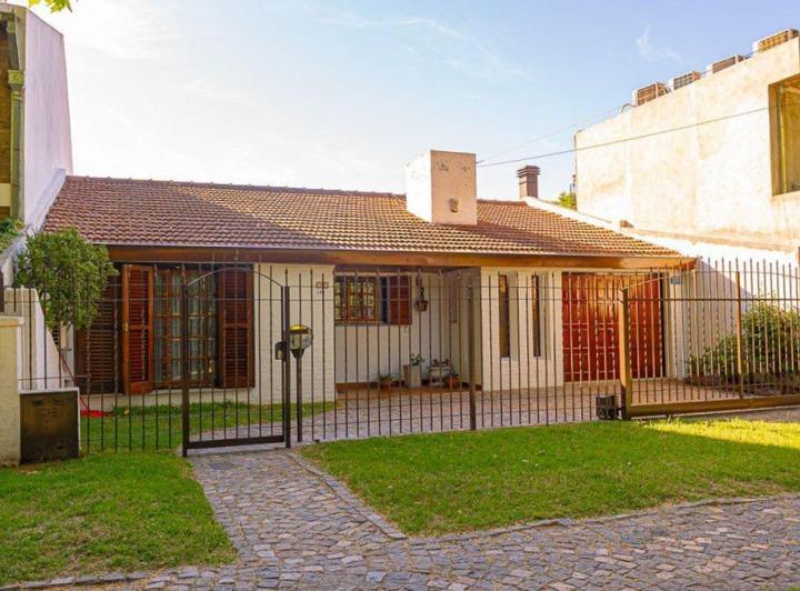 Casa · 150m² · 4 Ambientes · 1 Cochera