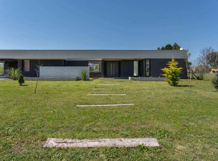 Casa · 298m² · 4 Ambientes · 4 Cocheras