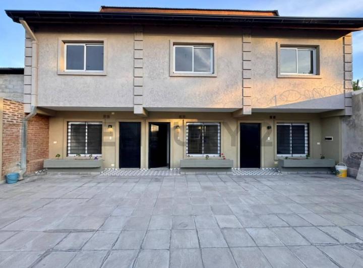 Casa · 83m² · 3 Ambientes · 1 Cochera