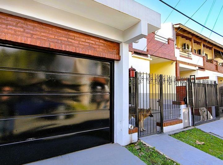 Casa · 120m² · 5 Ambientes · 3 Cocheras