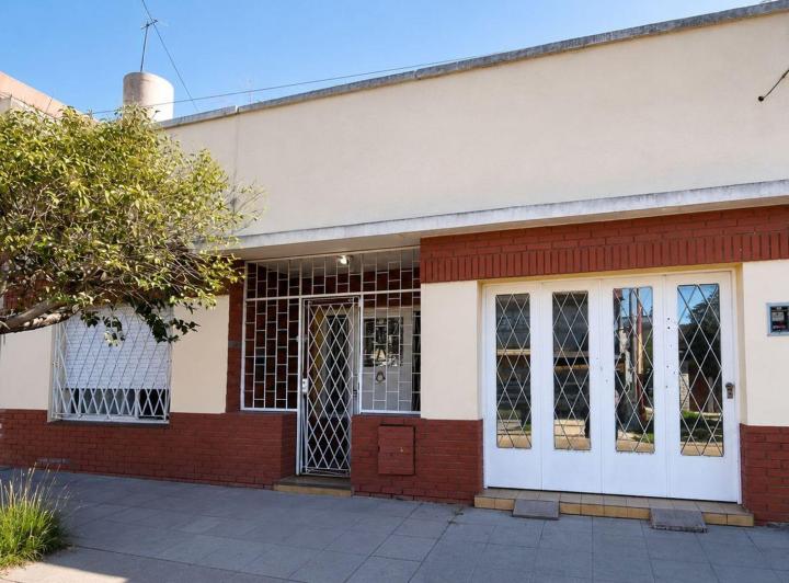 Casa · 226m² · 3 Ambientes · 1 Cochera