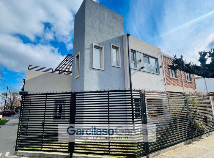 Casa · 167m² · 4 Ambientes · 2 Cocheras