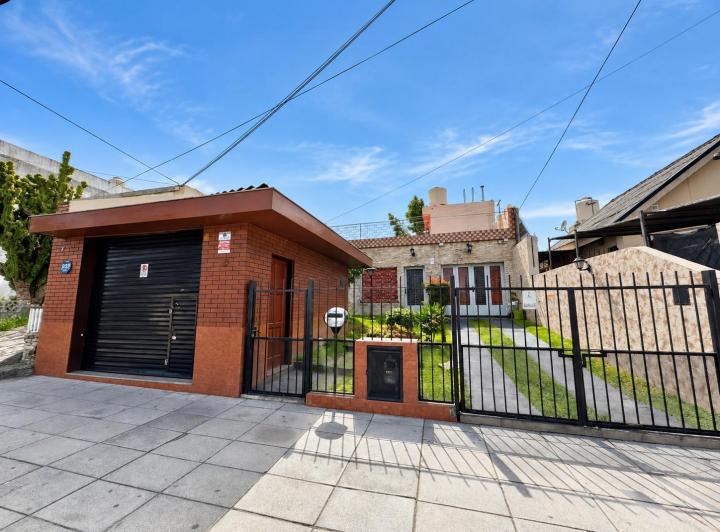 Casa · 130m² · 3 Ambientes · 2 Cocheras