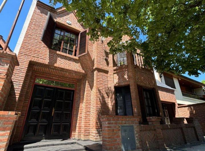 Casa · 164m² · 5 Ambientes · 2 Cocheras