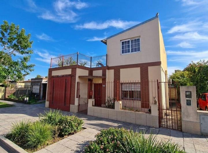 Casa · 127m² · 4 Ambientes · 1 Cochera