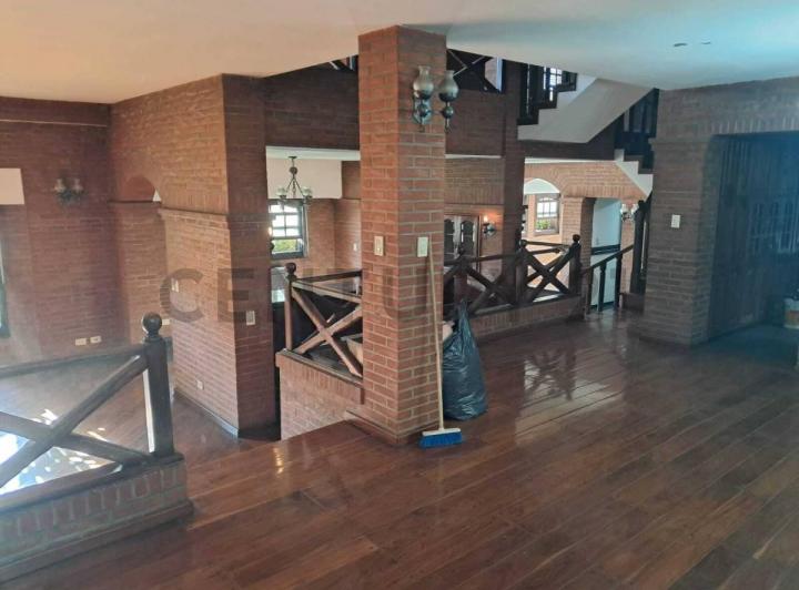 Casa · 650m² · 6 Ambientes · 6 Cocheras