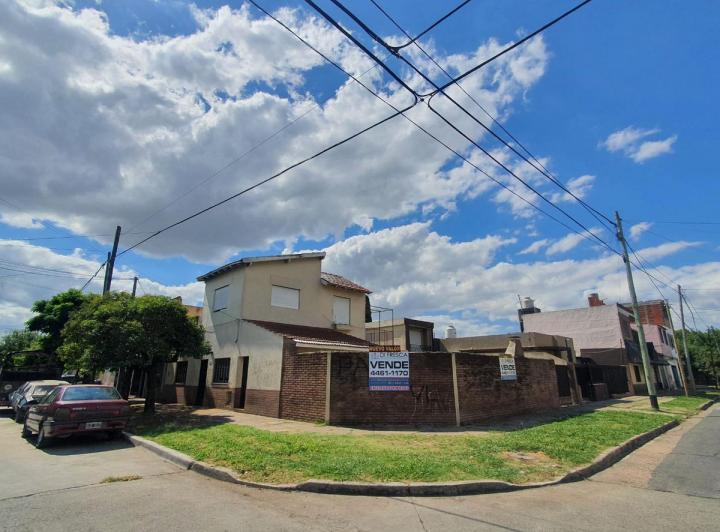 Casa · 130m² · 3 Ambientes · 3 Cocheras