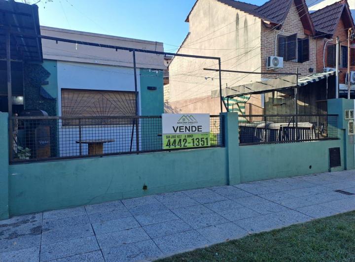 Casa · 351m² · 8 Ambientes · 4 Cocheras