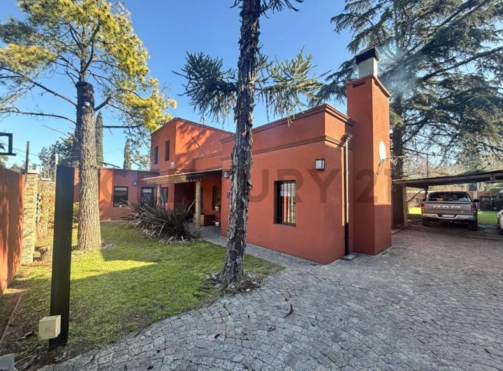 Casa · 221m² · 5 Ambientes · 1 Cochera