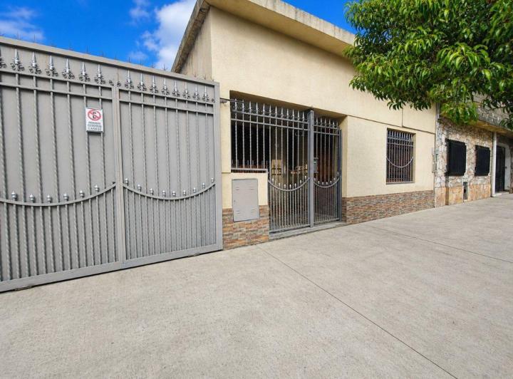 Casa · 100m² · 4 Ambientes · 1 Cochera