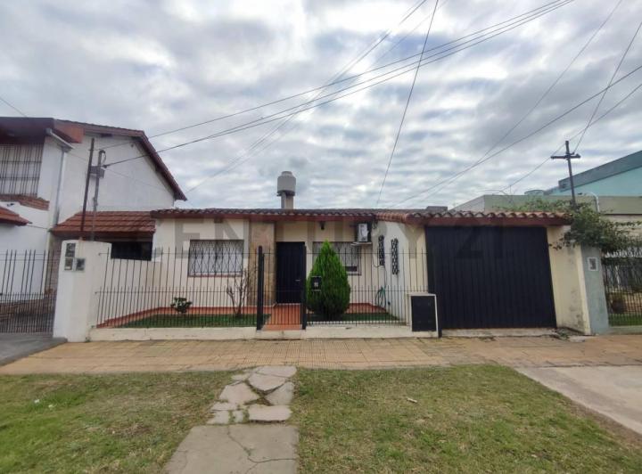 Casa · 110m² · 4 Ambientes · 2 Cocheras