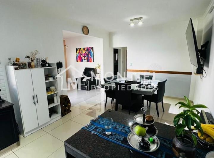 Casa · 216m² · 6 Ambientes · 2 Cocheras