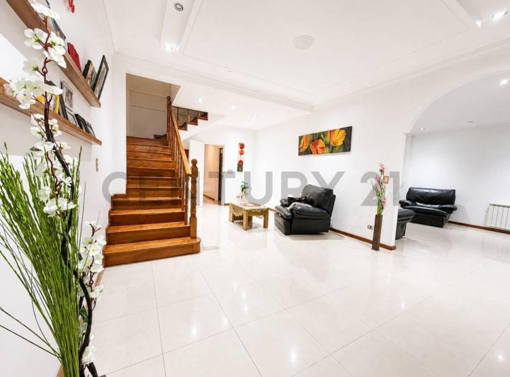Casa · 273m² · 5 Ambientes