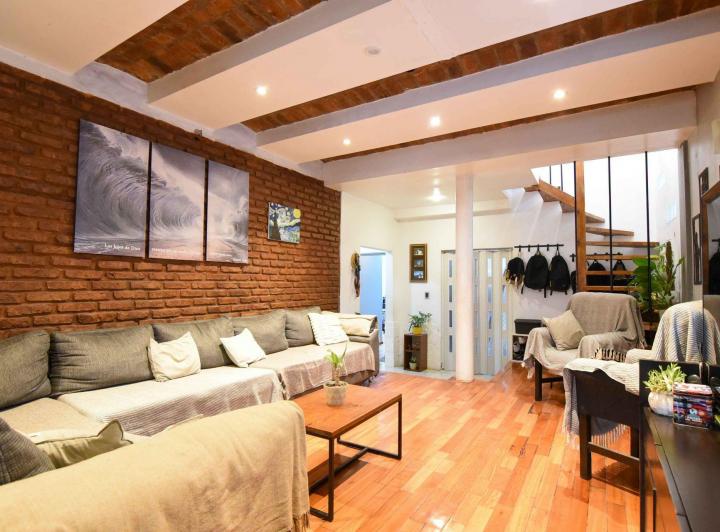 Casa · 229m² · 6 Ambientes · 1 Cochera