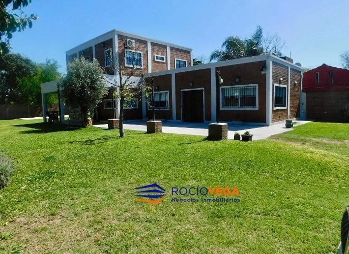 Casa · 218m² · 5 Ambientes · 4 Cocheras