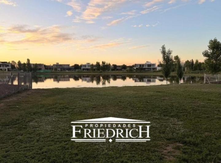Terreno · 1298m²