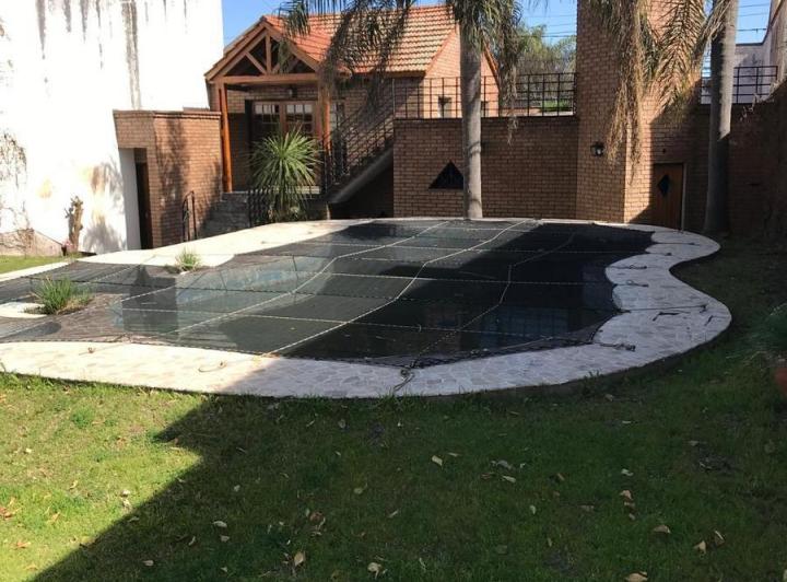 Casa · 230m² · 3 Ambientes · 1 Cochera