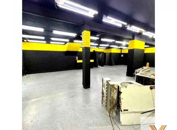Local comercial · 228m² · 3 Ambientes