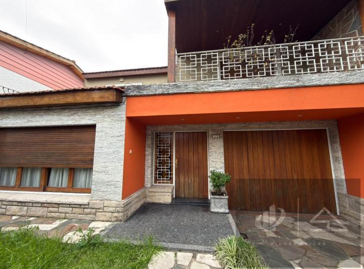 Casa · 185m² · 4 Ambientes · 2 Cocheras