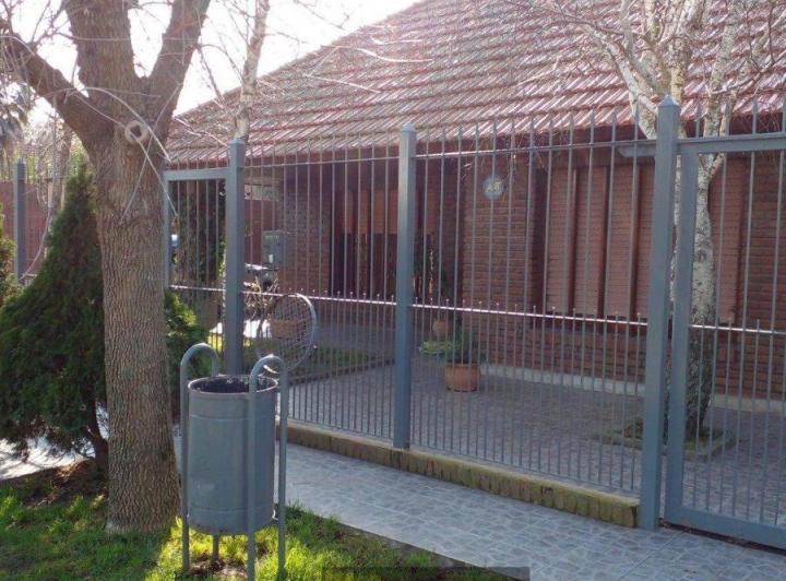 Casa · 4500000ha · 5 Ambientes · 2 Cocheras