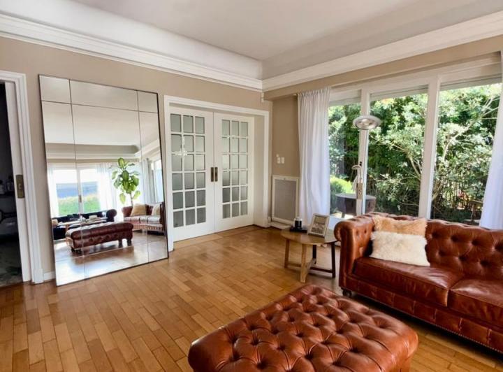 Casa · 316m² · 6 Ambientes · 2 Cocheras
