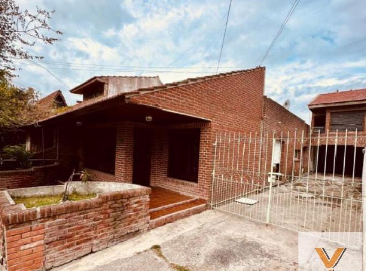 Casa · 220m² · 7 Ambientes