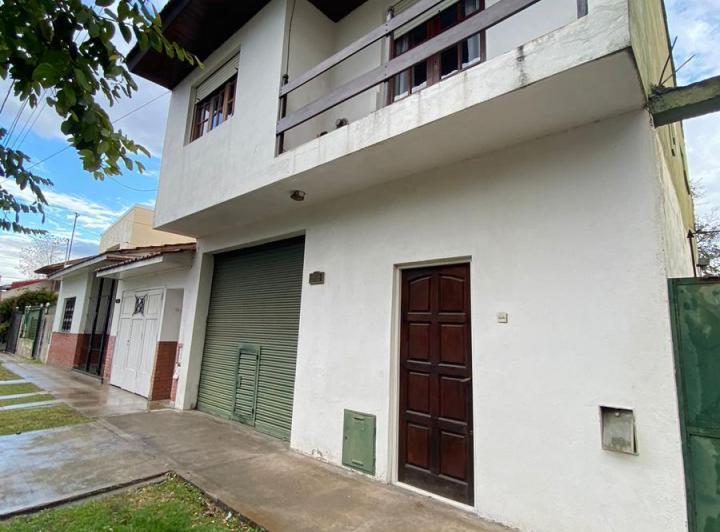 Casa · 150m² · 3 Ambientes · 10 Cocheras