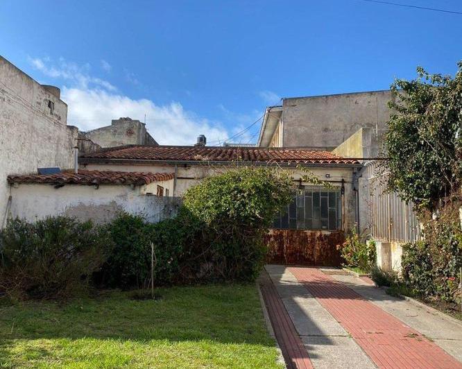 Terreno · 300m² · 3 Ambientes · 1 Cochera