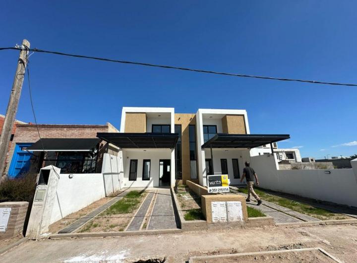 Casa · 130m² · 3 Ambientes · 1 Cochera