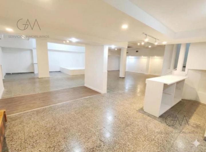 Local comercial · 240m² · 5 Ambientes