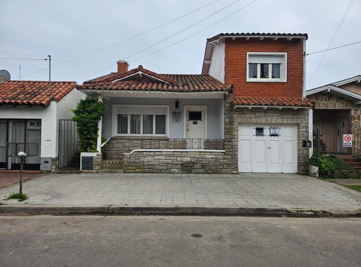Casa · 160m² · 6 Ambientes · 1 Cochera
