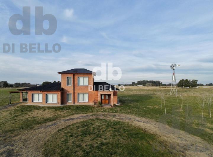 Casa · 165m² · 5 Ambientes · 2 Cocheras
