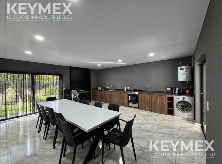 Casa · 200m² · 4 Ambientes · 1 Cochera