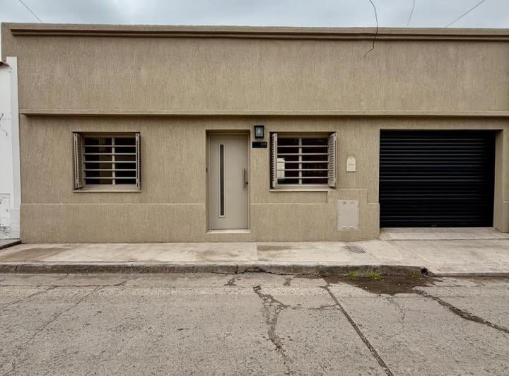 Casa · 100m² · 2 Dormitorios · 1 Cochera
