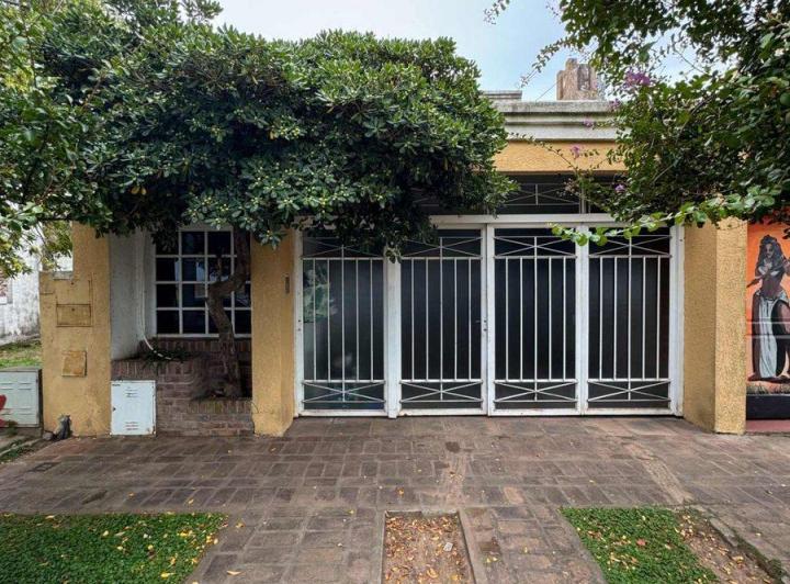 Casa · 128m² · 6 Ambientes · 1 Cochera