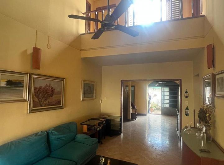 Casa · 164m² · 7 Ambientes · 1 Cochera
