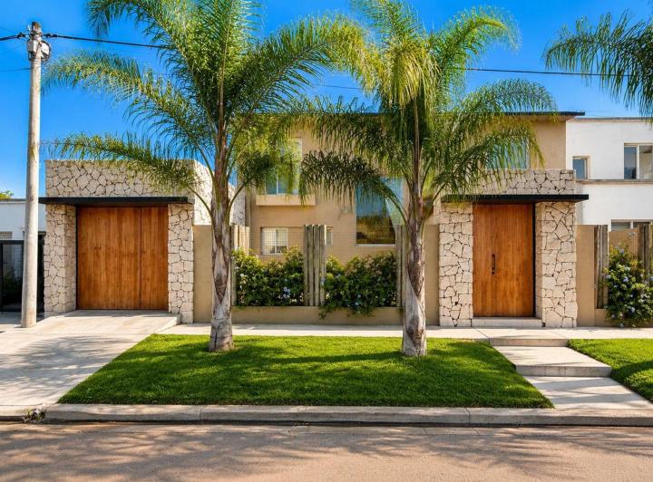Casa · 220m² · 5 Ambientes · 1 Cochera