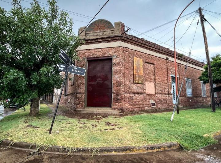Casa · 400m² · 6 Ambientes · 1 Cochera