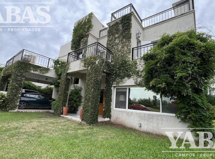Casa · 406m² · 7 Ambientes · 1 Cochera
