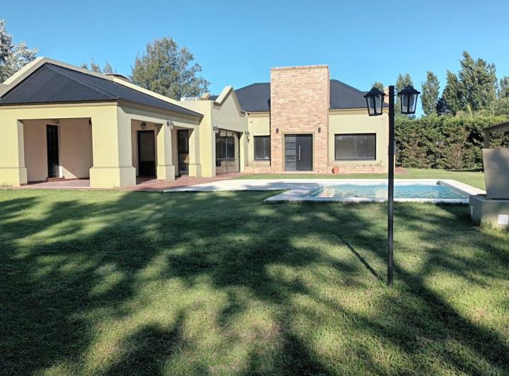 Quinta vacacional · 320m² · 5 Ambientes · 1 Cochera