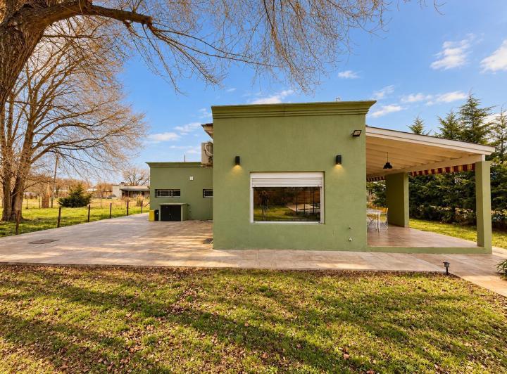 Casa · 120m² · 4 Ambientes · 3 Cocheras