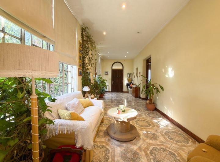 Casa · 306m² · 8 Ambientes · 2 Cocheras