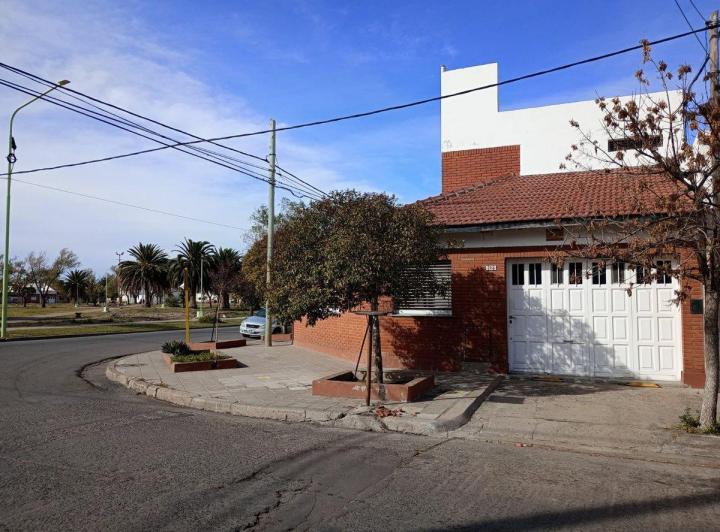 Casa · 137m² · 4 Ambientes · 1 Cochera