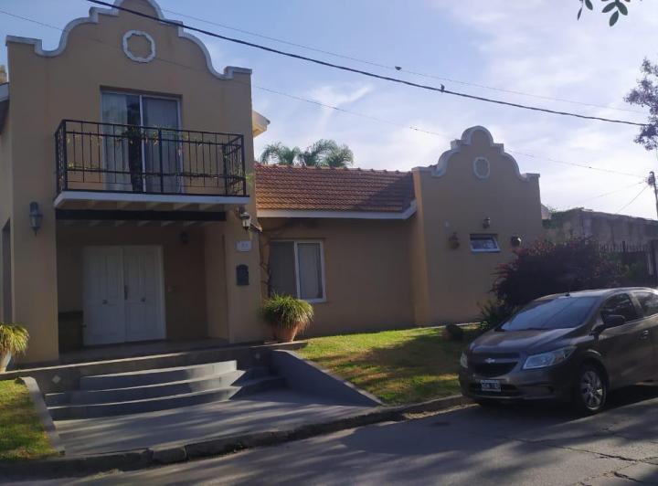 Casa · 200m² · 5 Ambientes · 1 Cochera