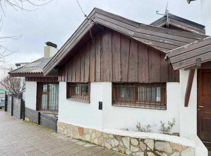 Casa · 206m² · 6 Ambientes · 2 Cocheras