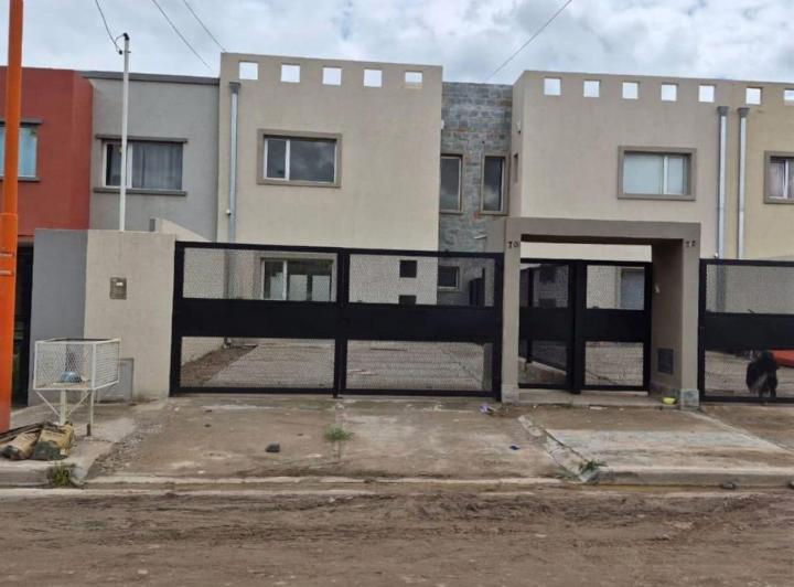 Casa · 113m² · 4 Ambientes · 2 Cocheras