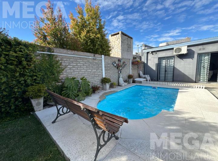 Casa · 70m² · 4 Ambientes · 2 Cocheras
