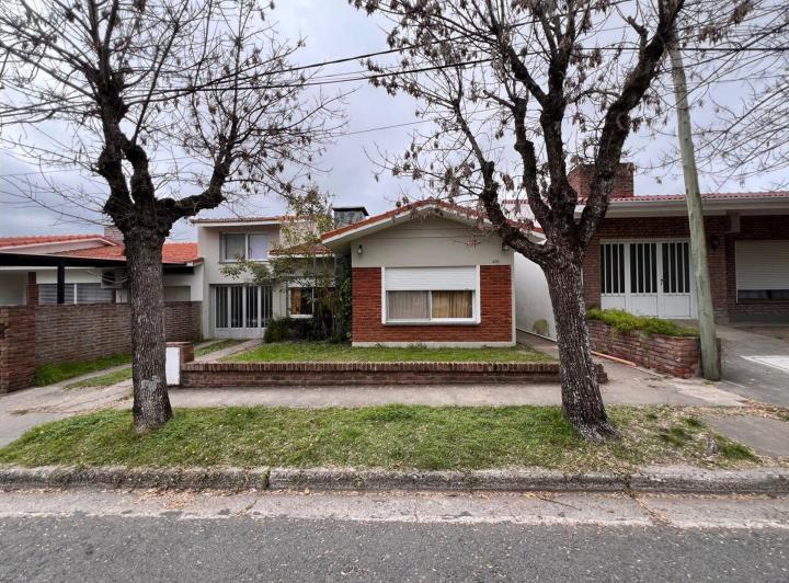 Casa · 192m² · 9 Ambientes · 1 Cochera