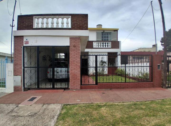 Casa · 177m² · 6 Ambientes · 1 Cochera